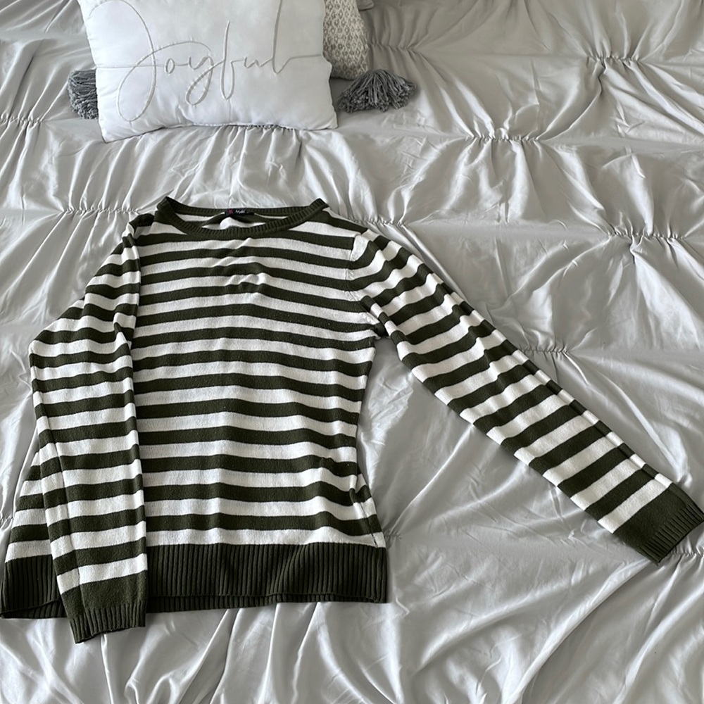Green and white stopped long sleeved shirt